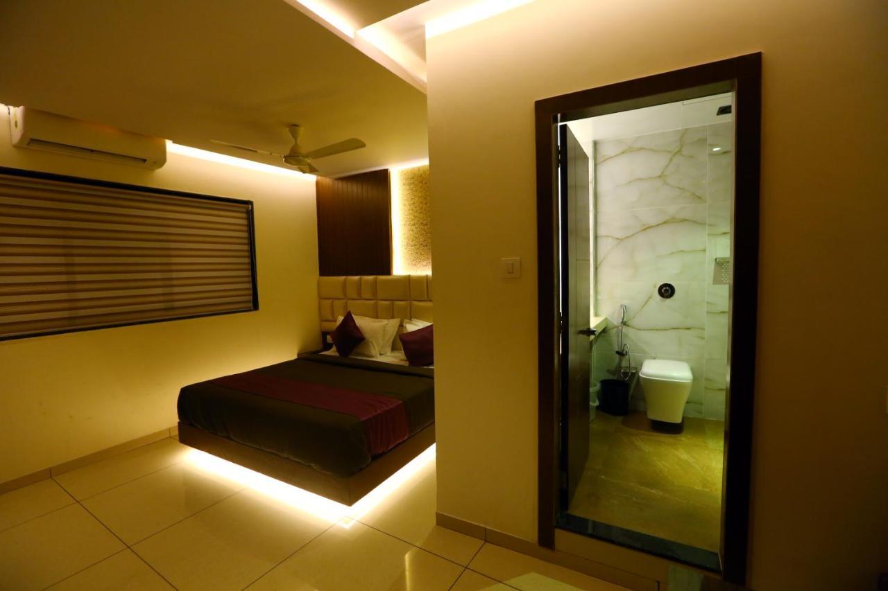 Hotel Hindustan Residency Thána Kültér fotó