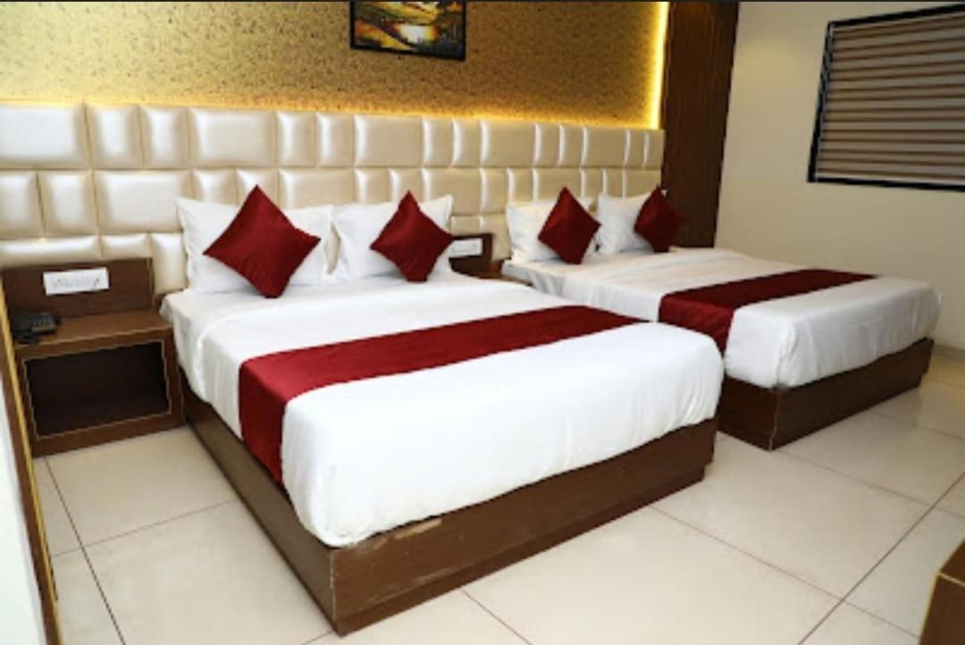 Hotel Hindustan Residency Thána Kültér fotó