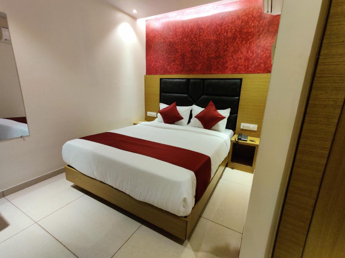 Hotel Hindustan Residency Thána Kültér fotó