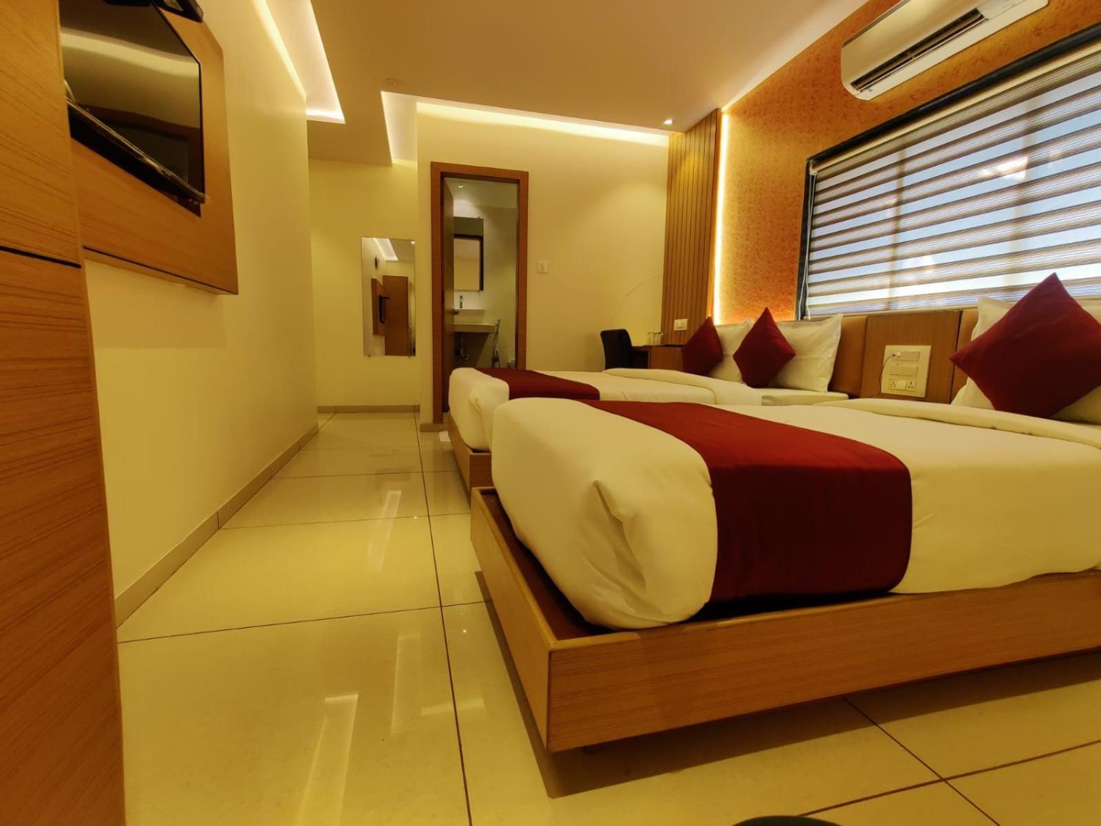 Hotel Hindustan Residency Thána Kültér fotó
